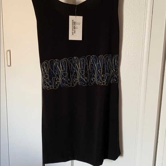 Designer  tunic with unique embroidery - Picture 3 of 3